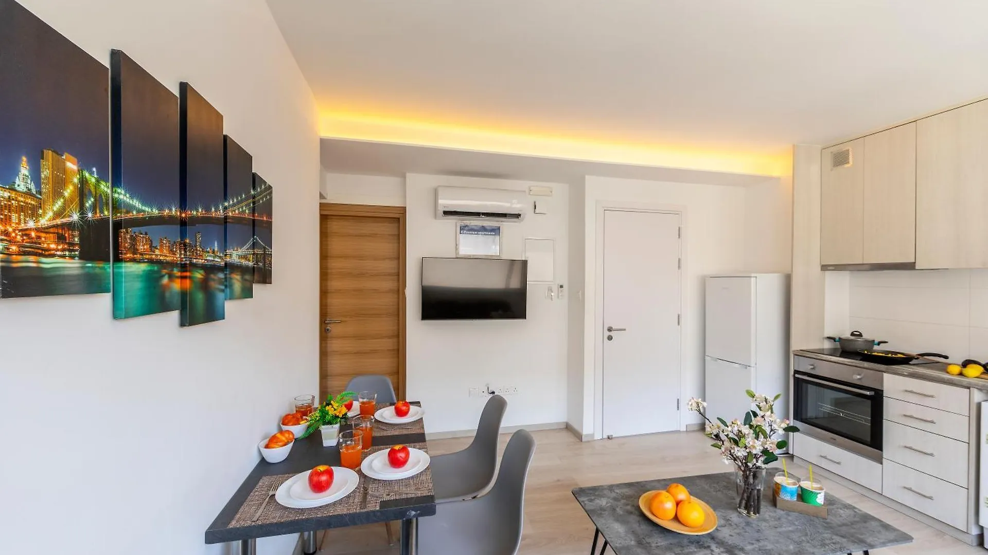 C-Premium Apts 100M From Beach And City Centre Larnaca