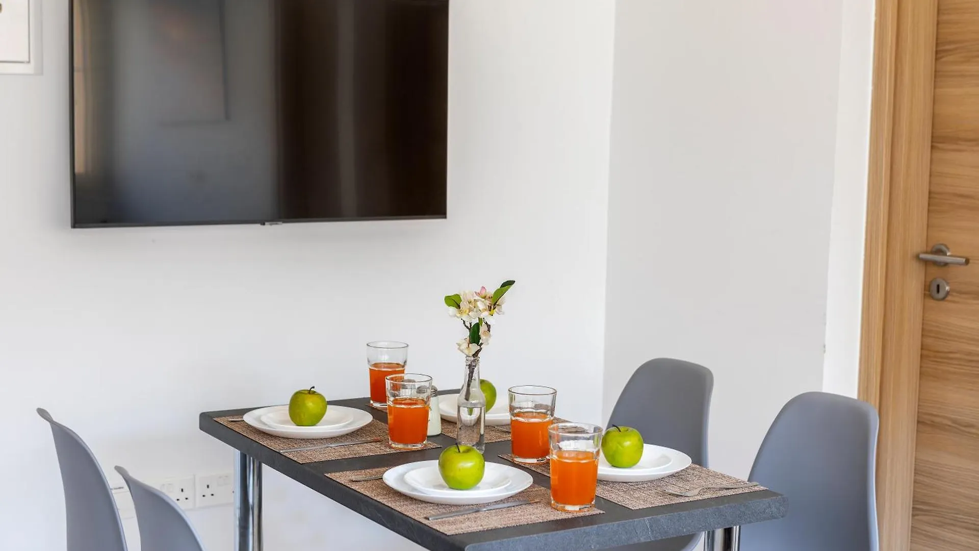 C-Premium Apts 100M From Beach And City Centre Larnaca Chypre